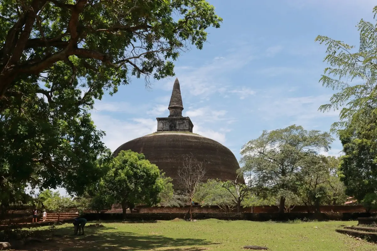 The Rankoth Vehera brick stupa at Polonnaruwa